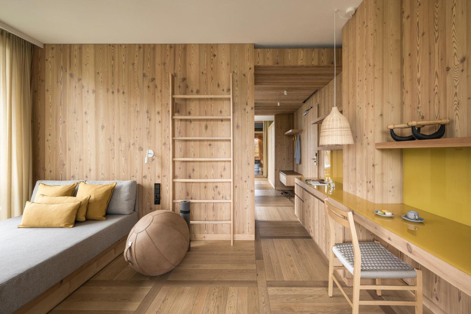 Falkensteiner Hotel Kronplatz - The Leading Hotels Of The World (Adults Only) Riscone Exterior foto Interior of a room at the Hotel de la Couronne
