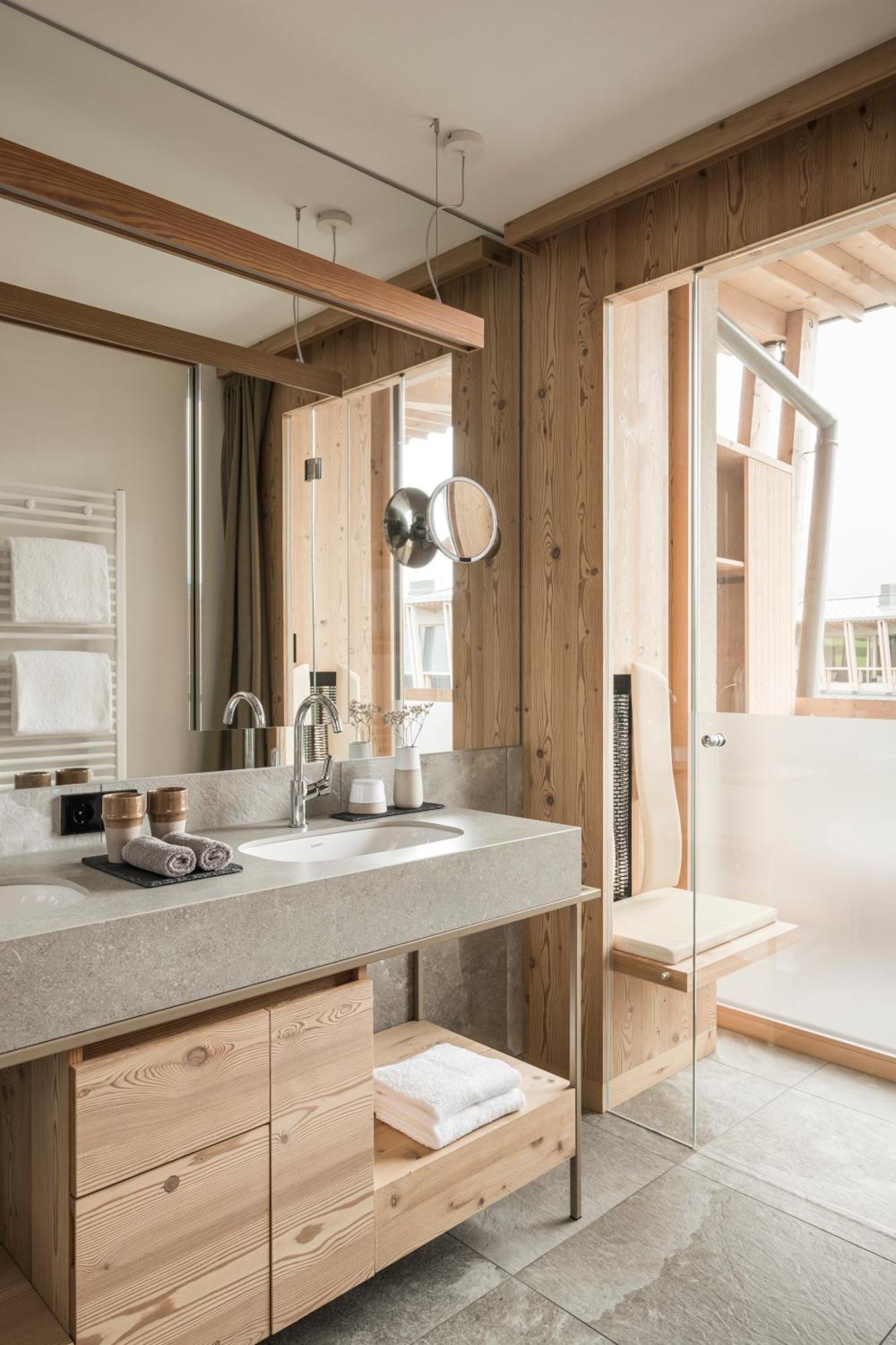 Falkensteiner Hotel Kronplatz - The Leading Hotels Of The World (Adults Only) Riscone Habitación foto Bathroom